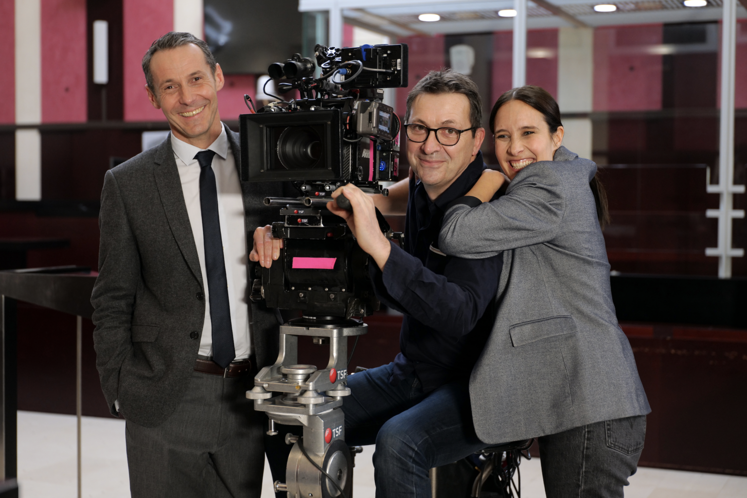 Julie De Bona Et Julien Boisselier Montée d'Adrénaline pour Julie de Bona dans "Mise à nu" | TSF