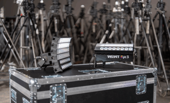 Nos projecteurs Dyno Nanlux et Velvet CYC sont disponibles pour vos tournages