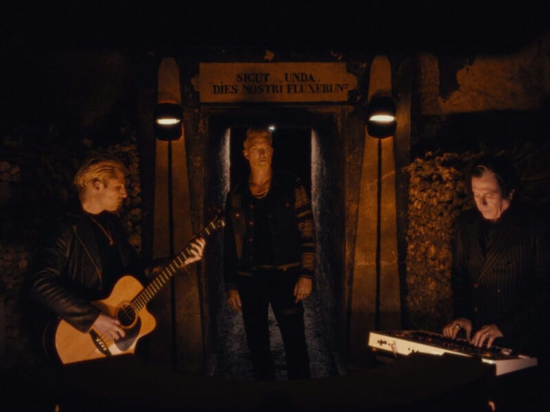 Zoom sur le concert des Queens of the Stone Age : Alive in the Catacombs 